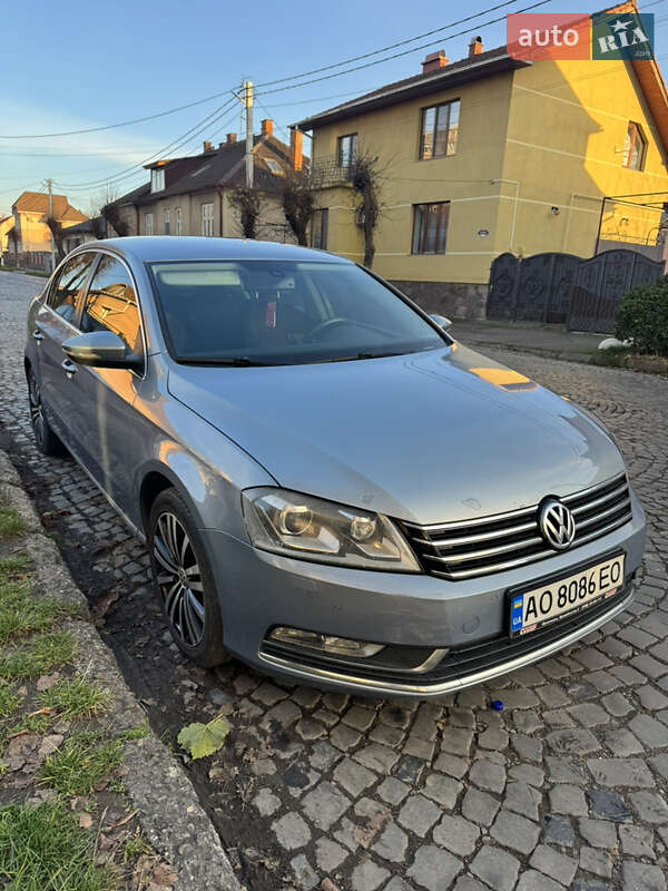 Седан Volkswagen Passat 2012 в Мукачевому
