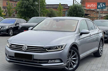 Седан Volkswagen Passat 2018 в Львове