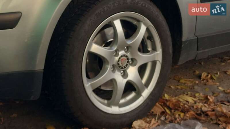 Універсал Volkswagen Passat 2004 в Полтаві