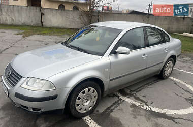 Седан Volkswagen Passat 2002 в Тульчине