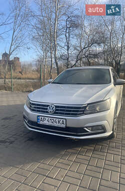 Седан Volkswagen Passat 2016 в Днепре