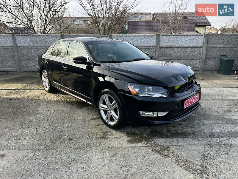 Седан Volkswagen Passat 2014 в Ровно