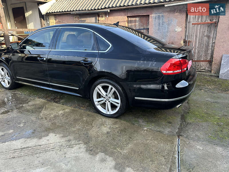 Седан Volkswagen Passat 2014 в Ровно