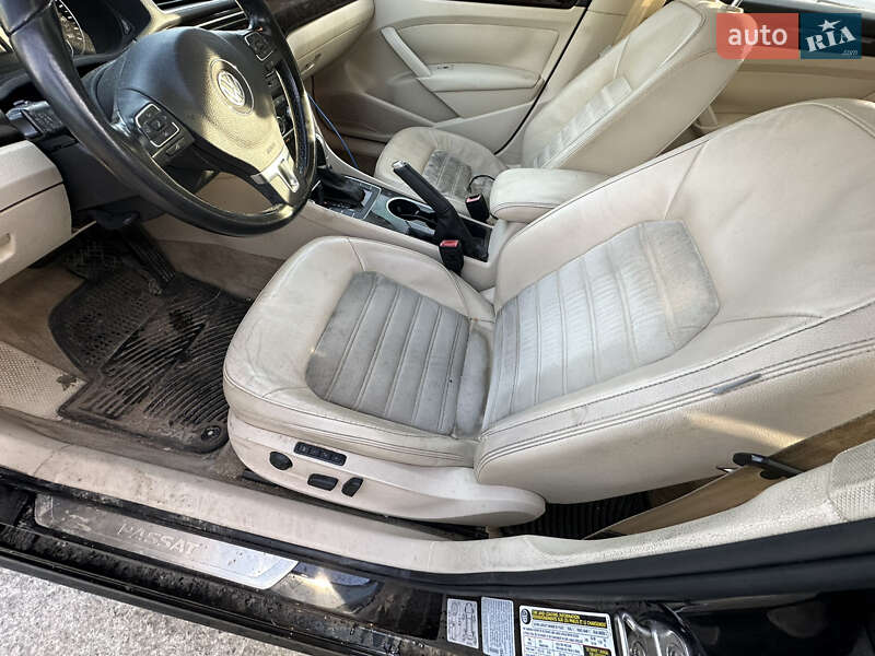 Седан Volkswagen Passat 2014 в Ровно