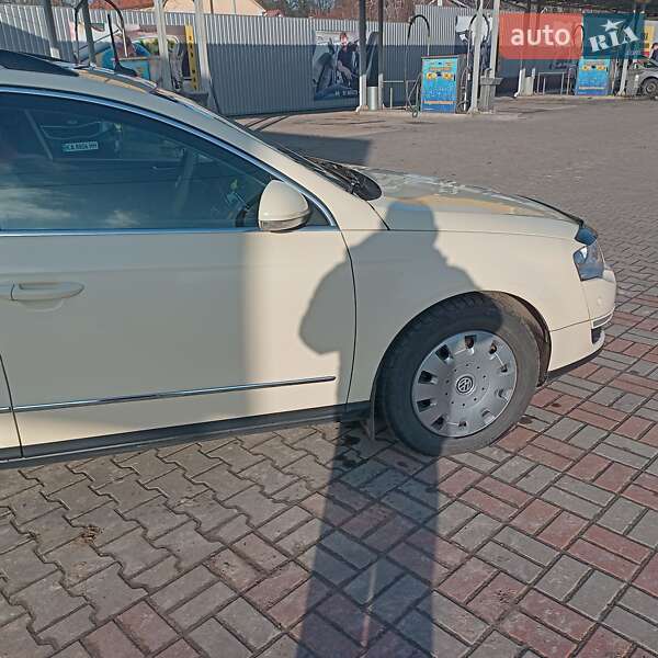Универсал Volkswagen Passat 2008 в Киеве