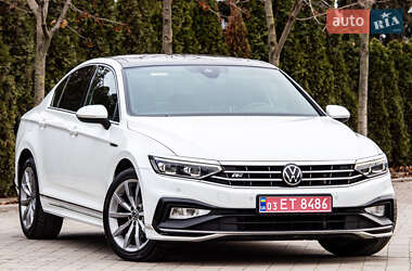 Седан Volkswagen Passat 2020 в Львове
