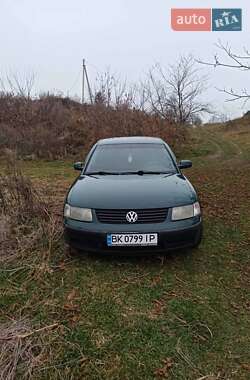 Седан Volkswagen Passat 1998 в Цумані