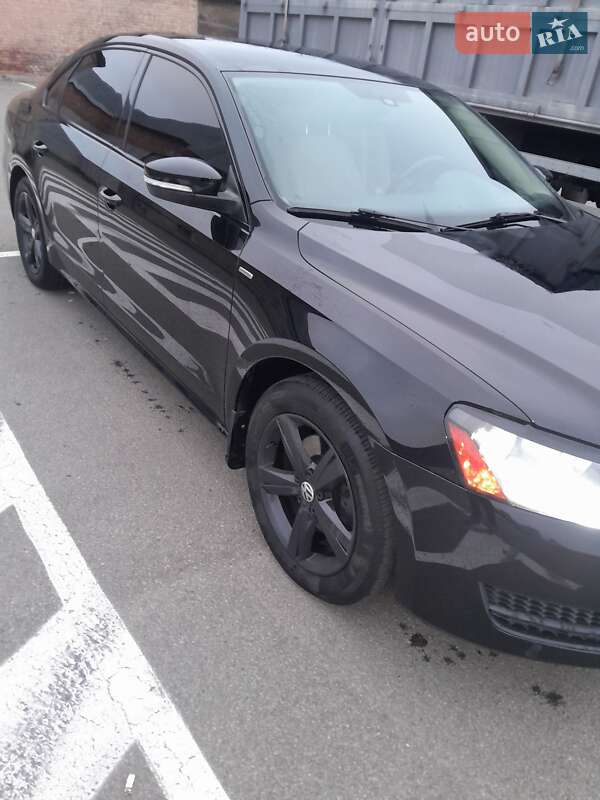Седан Volkswagen Passat 2013 в Киеве