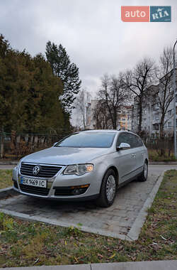 Універсал Volkswagen Passat 2010 в Львові