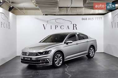 Седан Volkswagen Passat 2015 в Киеве