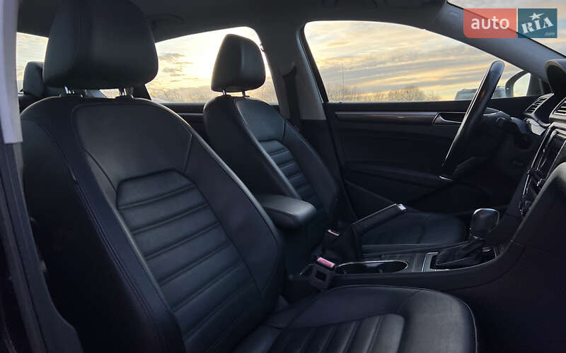Седан Volkswagen Passat 2017 в Львове