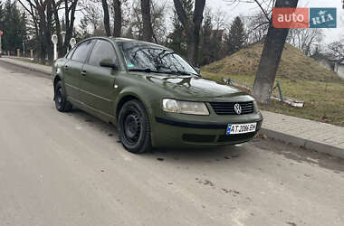 Седан Volkswagen Passat 1998 в Городенке