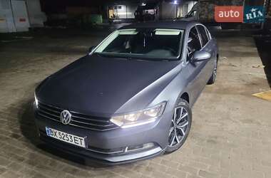 Седан Volkswagen Passat 2015 в Липовой Долине