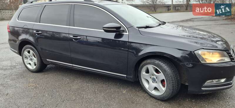 Універсал Volkswagen Passat 2011 в Хмельницькому