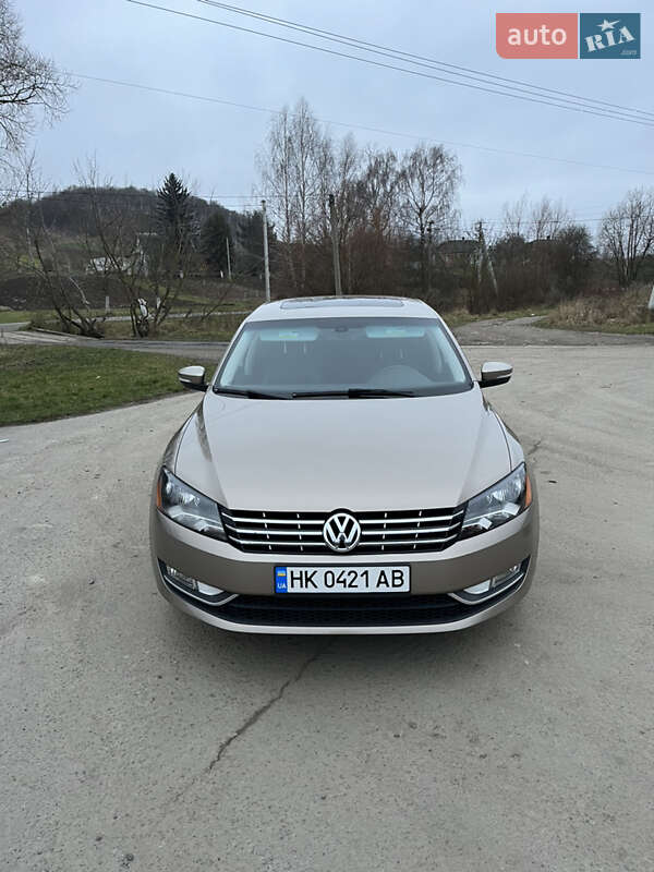 Седан Volkswagen Passat 2014 в Ровно