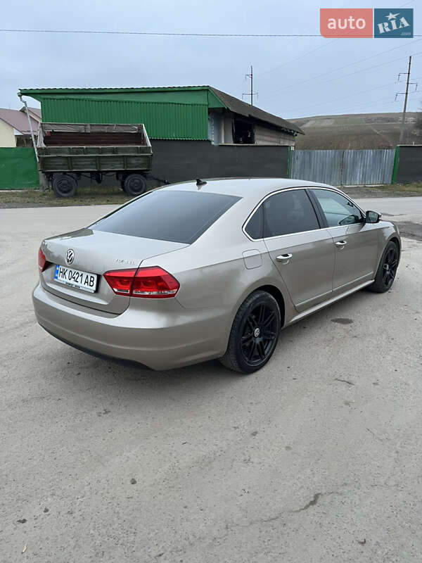 Седан Volkswagen Passat 2014 в Ровно
