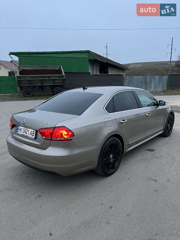 Седан Volkswagen Passat 2014 в Ровно