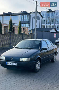 Седан Volkswagen Passat 1993 в Ровно