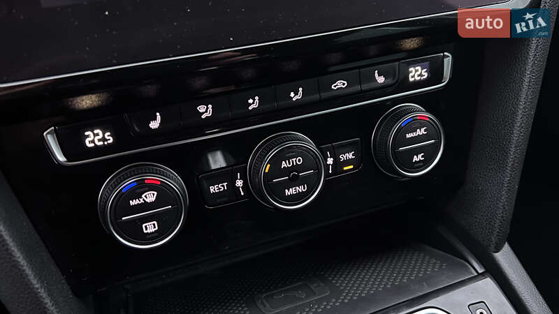 Седан Volkswagen Passat 2019 в Львове