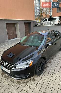 Седан Volkswagen Passat 2014 в Ивано-Франковске