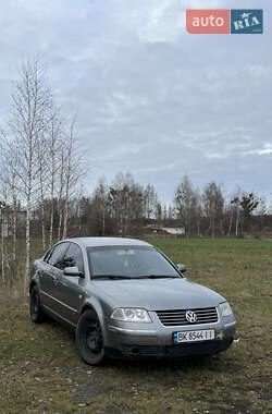 Седан Volkswagen Passat 2001 в Зарічному