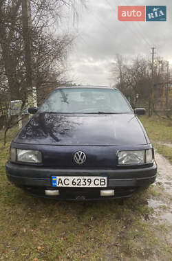 Седан Volkswagen Passat 1989 в Сарнах