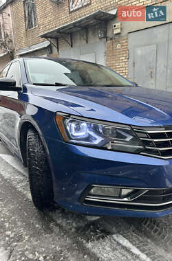 Седан Volkswagen Passat 2017 в Киеве