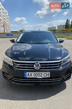 Седан Volkswagen Passat 2016 в Харькове