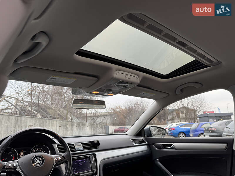 Седан Volkswagen Passat 2018 в Києві