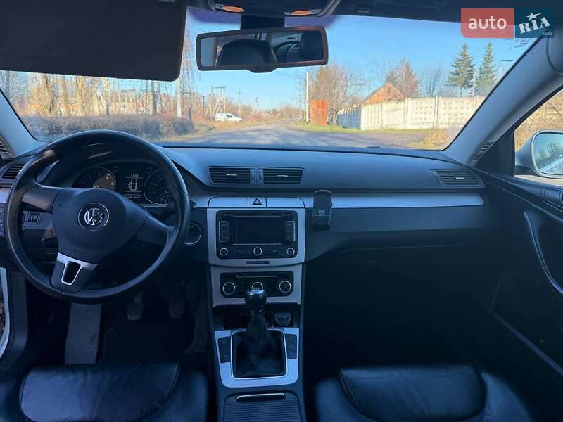 Універсал Volkswagen Passat 2010 в Вінниці