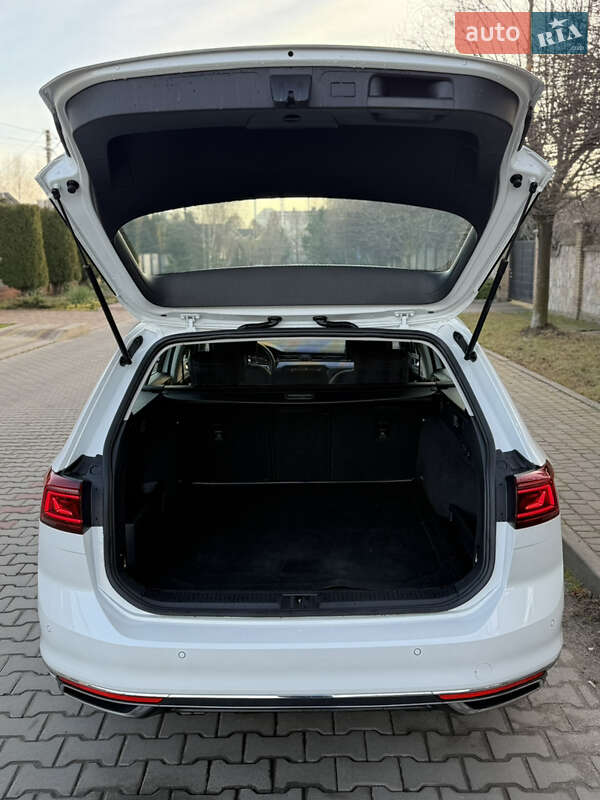 Универсал Volkswagen Passat 2022 в Луцке