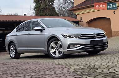 Седан Volkswagen Passat 2020 в Мукачевому