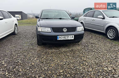 Седан Volkswagen Passat 1997 в Тячеве