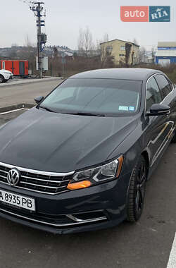 Седан Volkswagen Passat 2016 в Киеве