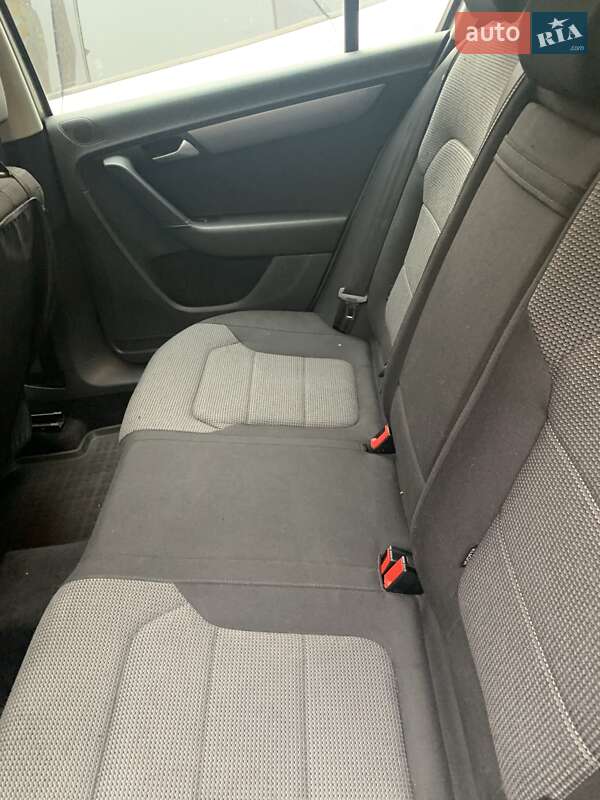 Седан Volkswagen Passat 2013 в Киеве