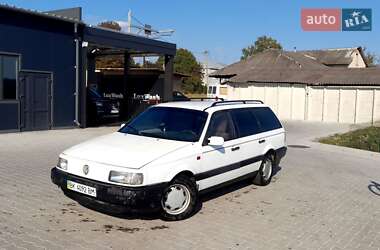Универсал Volkswagen Passat 1992 в Шумске