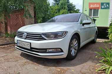 Универсал Volkswagen Passat 2015 в Киеве