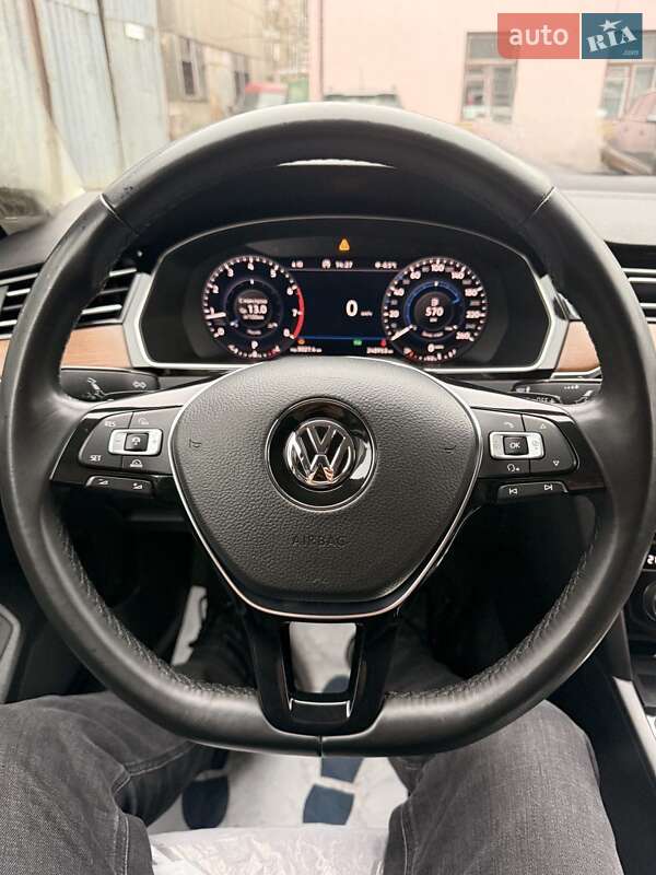 Седан Volkswagen Passat 2018 в Житомирі