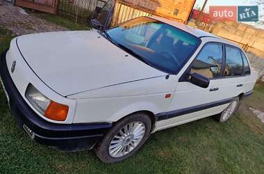 Седан Volkswagen Passat 1988 в Бориславі