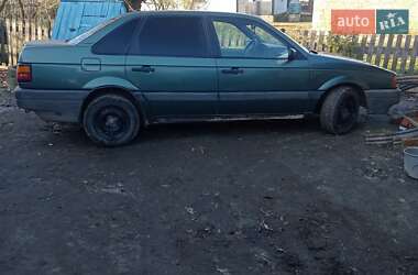 Седан Volkswagen Passat 1989 в Голобах