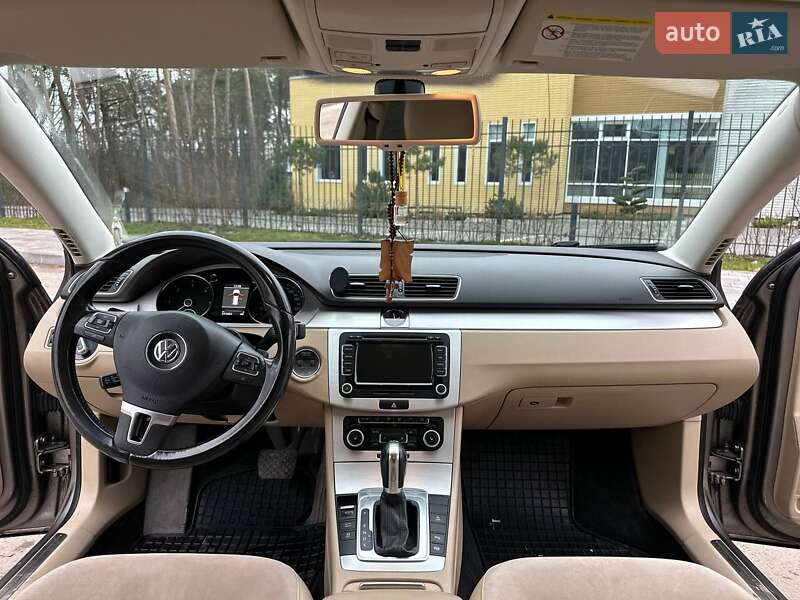 Универсал Volkswagen Passat 2011 в Житомире