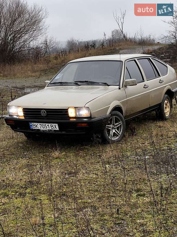 Хетчбек Volkswagen Passat 1986 в Рівному
