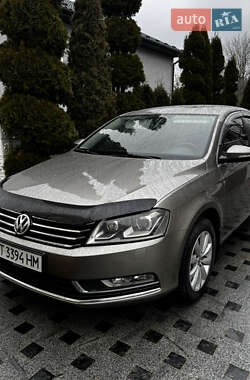 Седан Volkswagen Passat 2013 в Ивано-Франковске