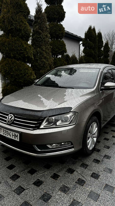 Седан Volkswagen Passat 2013 в Ивано-Франковске