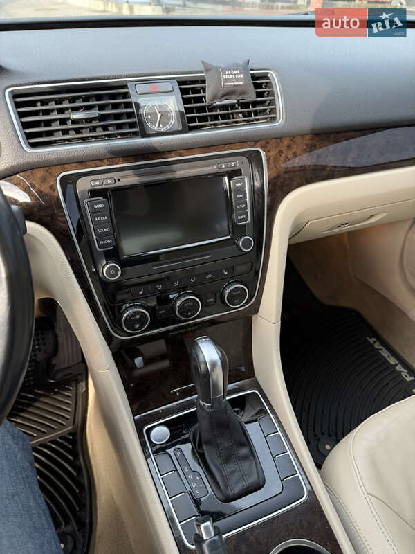 Седан Volkswagen Passat 2014 в Львові