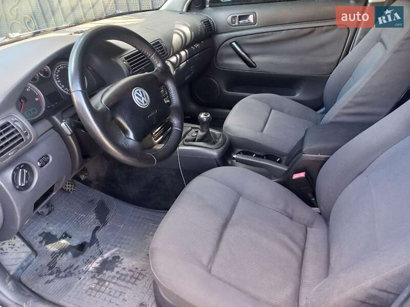 Седан Volkswagen Passat 2004 в Калуше