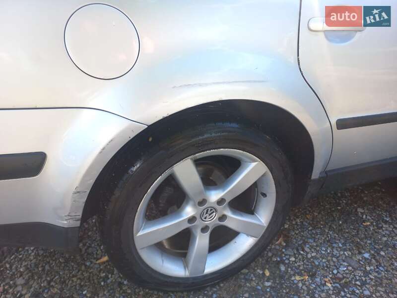 Седан Volkswagen Passat 2004 в Калуше