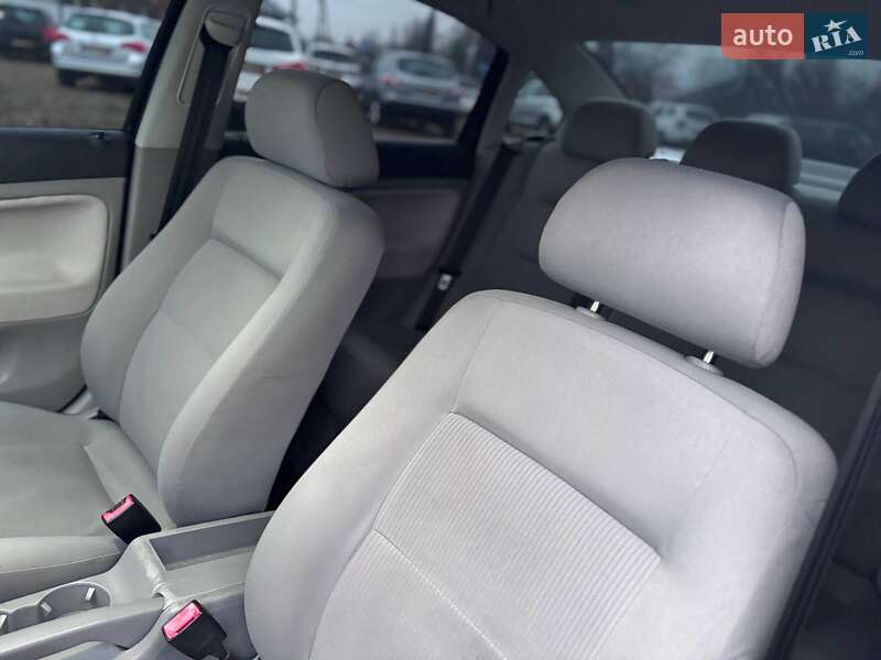 Седан Volkswagen Passat 2004 в Коломиї