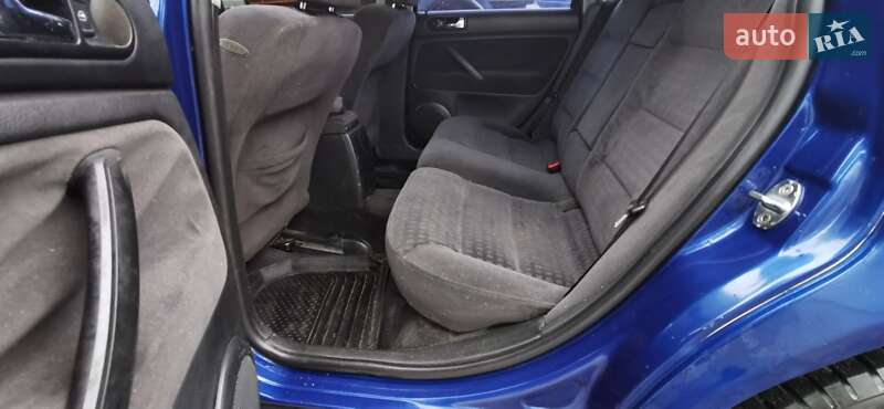 Універсал Volkswagen Passat 2001 в Гадячі