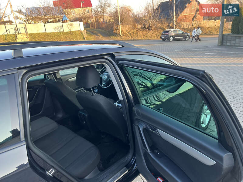 Седан Volkswagen Passat 2011 в Черновцах